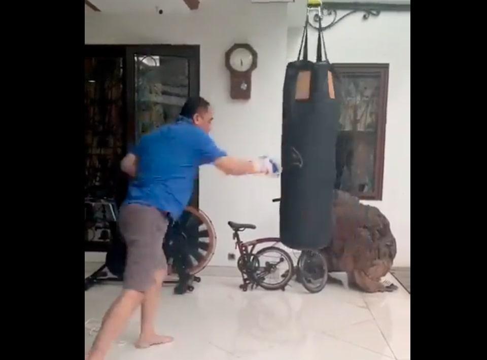 Ciaatt! Viral Video Rafael Latihan Tinju Pakai Samsak, Netizen: Duit Sekebon Gak Bisa Sewa Boxing Coach