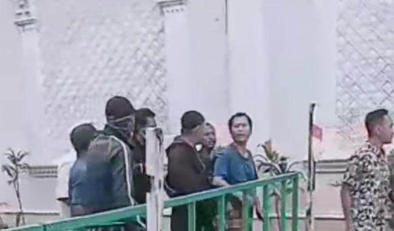 Hendak Tutup Akses Masuk Masjid di Koja Jakut, Sejumlah Orang Nyaris Diamuk Massa