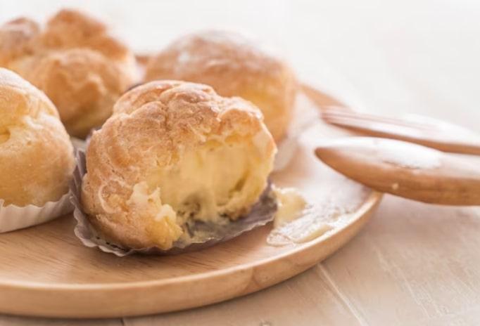 Kamu Penggemar Kue Cream Puff? Yuk Simak Titik Kritis Halalnya di Sini