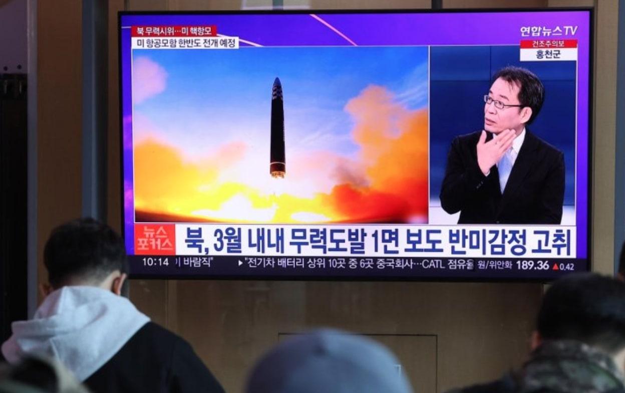 Korea Utara Tembakkan 2 Rudal saat Kapal Induk AS Tiba di Korea Selatan