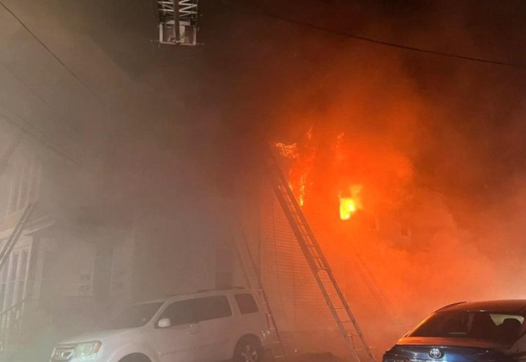 Hindari Kebakaran Rumah, Warga di Massachusetts Terpaksa Lompat Keluar dari Jendela