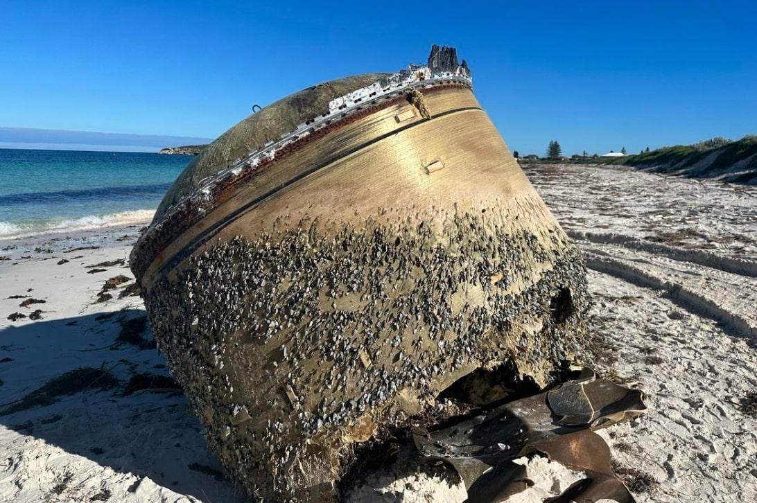 Heboh Silinder Misterius Diduga Bekas Peluncuran Roket Antariksa Terdampar di Pantai Australia