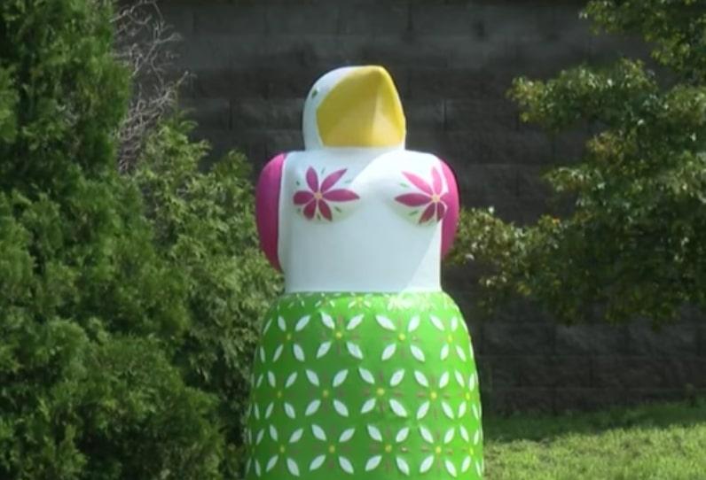 Patung Kepala Burung Camar Bertubuh Wanita di Massachusetts Tuai Kontroversi, Kenapa?