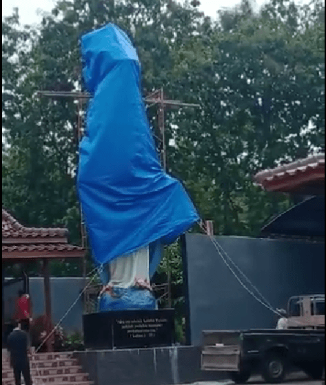 Dinilai Mengganggu, Patung Bunda Maria di Bumirejo Ditutup Terpal Biru