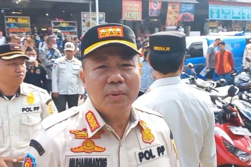 Petugas Gabungan Didampingi TNI/Polri Bongkar 22 Ruko Kawasan Pluit yang Berdiri di Atas Saluran Air dan Bahu Jalan