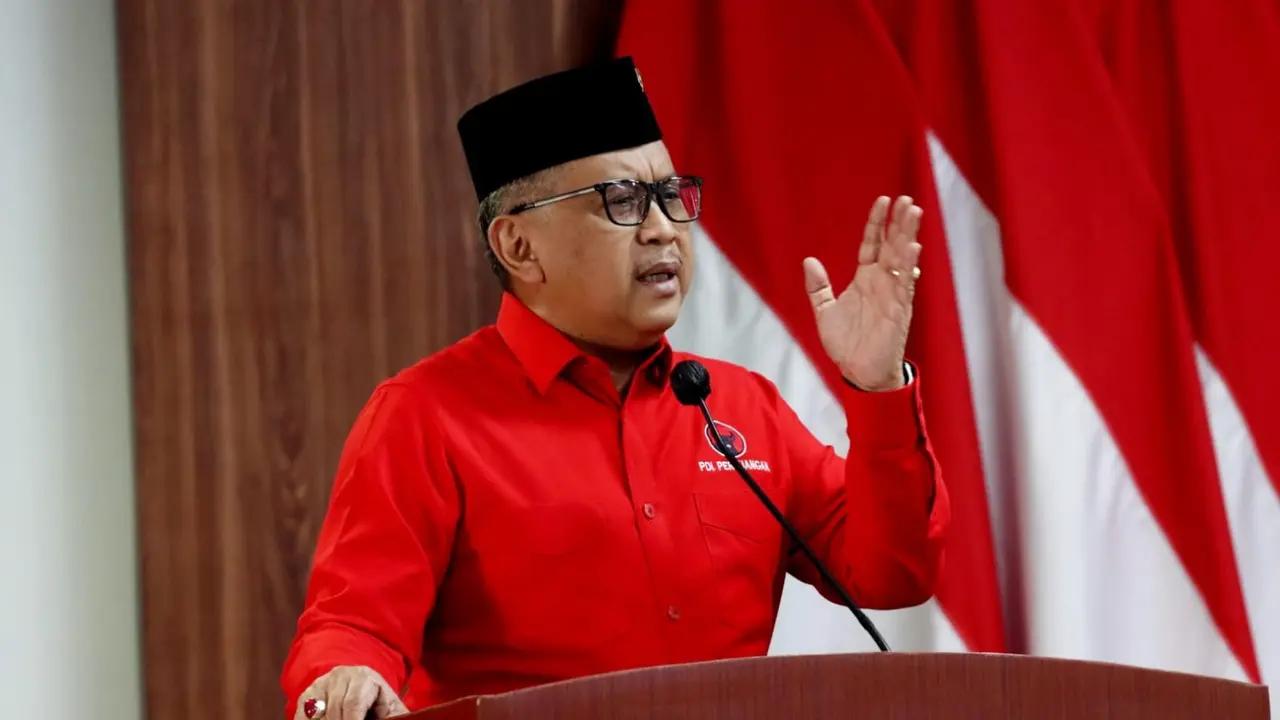 Hasto Sebut Gibran Masih Butuh Bimbingan karena Kader Muda!