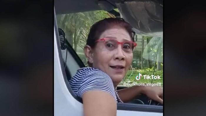 Bermacet-macet Ria, Susi Pudjiastuti Tetap Santuy dan Minta Rokok