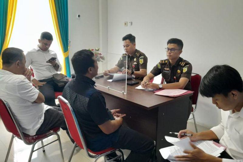 Kejari Merangin Tahan 2 Tersangka Korupsi Dana Desa dan BOS