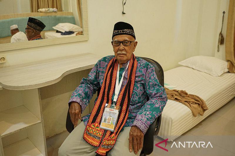 Taher Berusia 100 Tahun Akhirnya Berangkat Haji usai 2 Kali Gagal