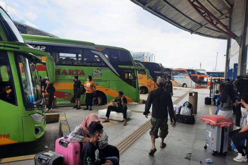 Masih Landai, Terminal Pulo Gebang Prediksi Puncak Arus Mudik Terjadi pada 18-19 April