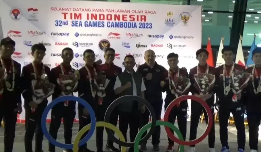 Disambut NOC Pulang Bawa Emas, Wajah Para Atlet Hoki Sumringah