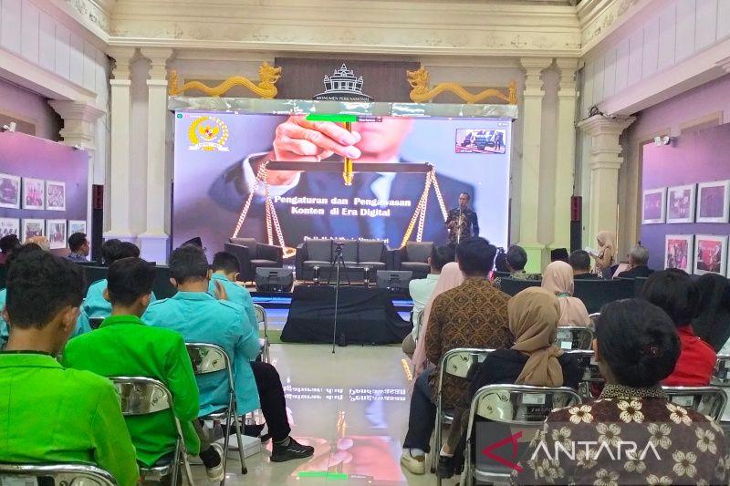 DPR Pastikan RUU UU Penyiaran Larang Bicara Kasar di Media Sosial
