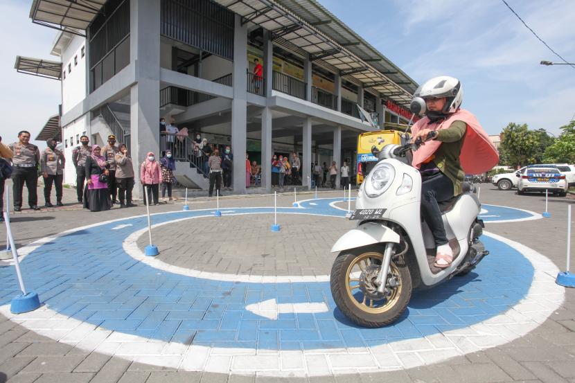 Kapolri Sebut Lulusan Uji SIM Lintasi Angka 8 Bisa jadi Pemain Sirkus