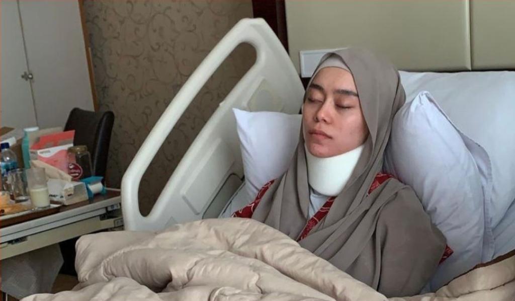 Beredar Foto Lesti Kejora Pakai Gips di Leher Buntut KDRT Rizky Billar!
