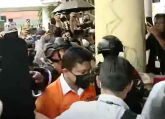 Penyerahan Ferdy Sambo Cs Disambut Hujan Deras