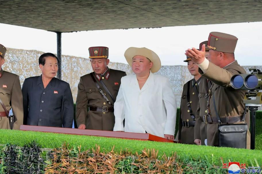 Gaya Busana Baru Pemimpin Korut Kim Jong Un, Mirip Gadis Sedang Liburan