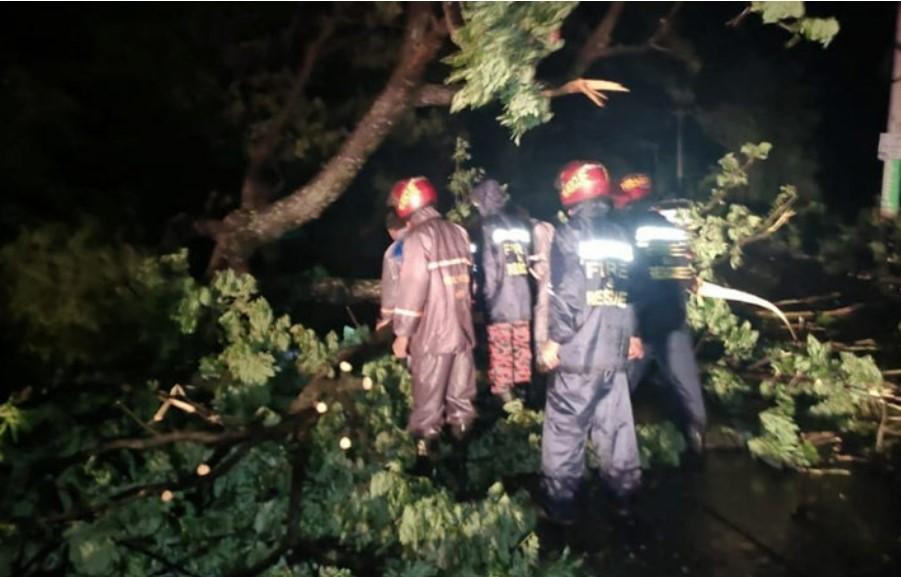 Badai Tropis Hancurkan Bangladesh, 24 Tewas dan 10.000 Rumah Rusak Parah