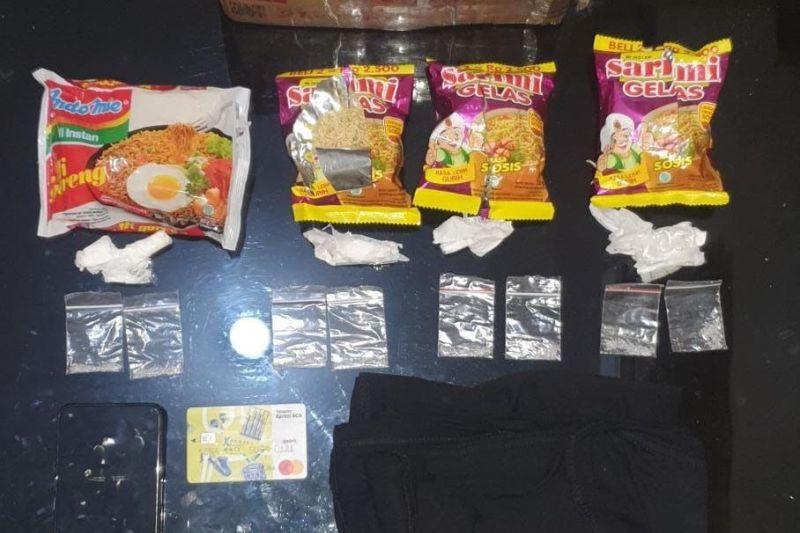 Modus Bawa Dus Mi Instan Berisi Sabu, Pria di Depan SD Kupang Dibekuk Polisi