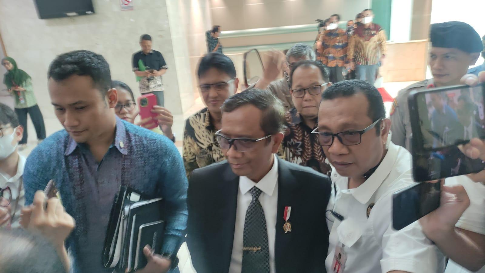 Mahfud Tiba di DPR, Siap Hadapi Komisi III