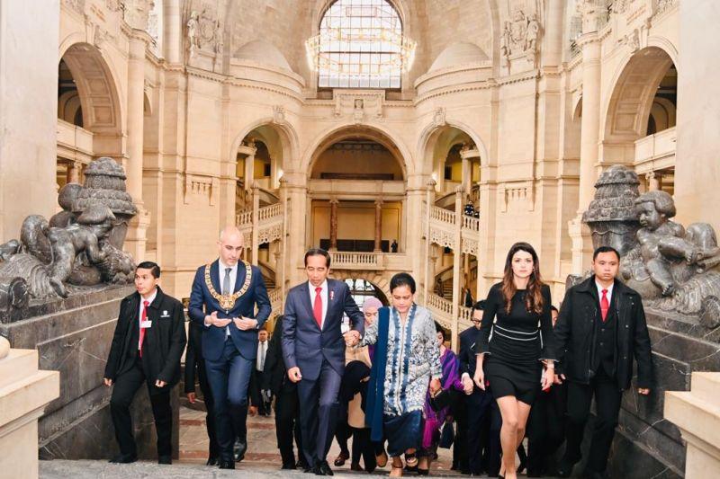 Presiden Jokowi Didampingi Ibu Negara Kunjungi Balai Kota Hannover di Jerman
