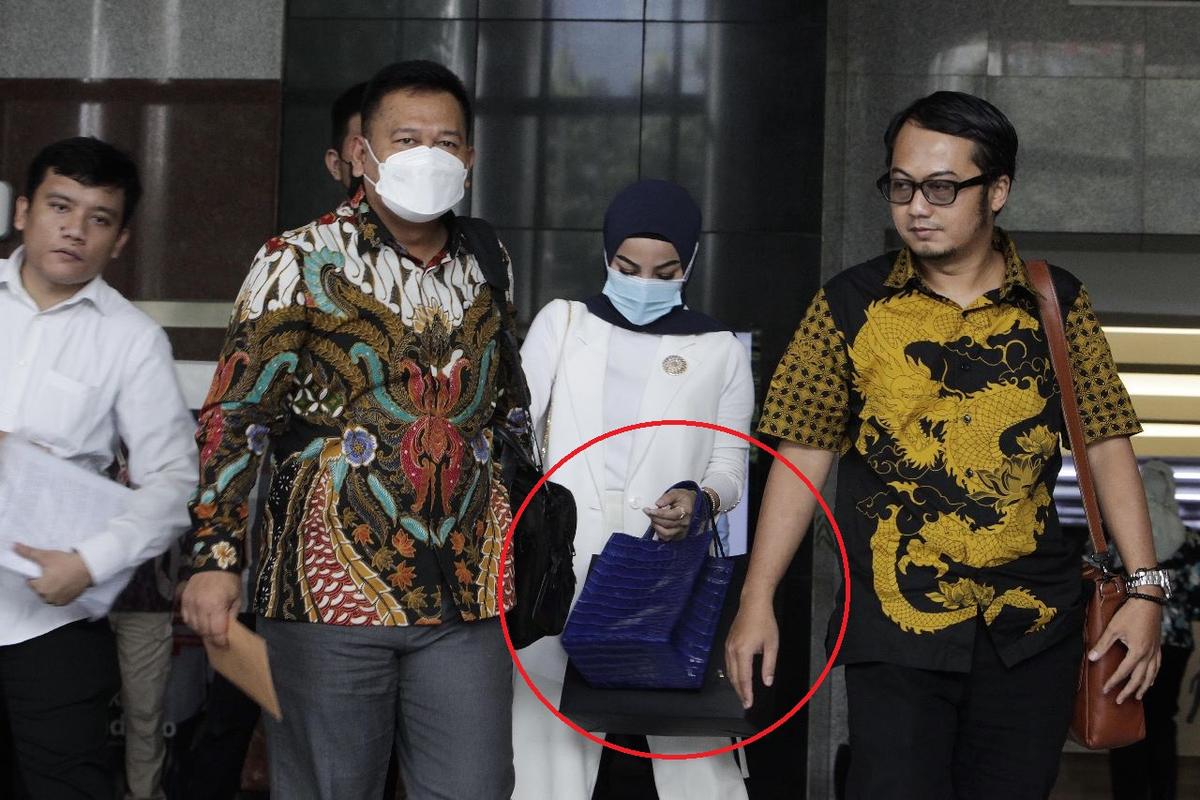 Istri Brigjen Endar ke KPK Pakai Tas Hermes Birkin 25 Warna Biru Harga Rp1,2 Miliar!
