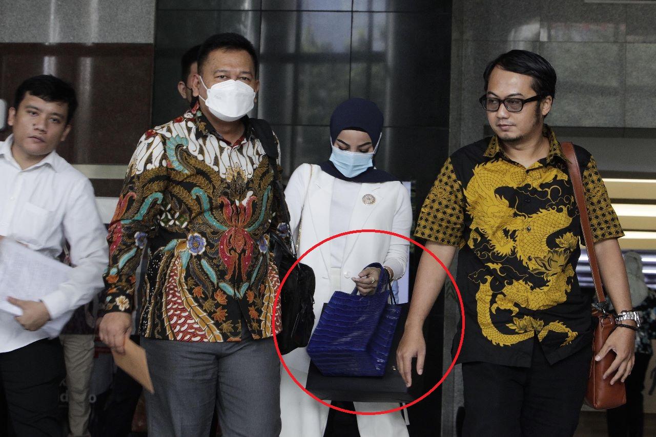 Istri Brigjen Endar ke KPK Pakai Tas Hermes Birkin 25 Warna Biru Harga Rp1,2 Miliar!