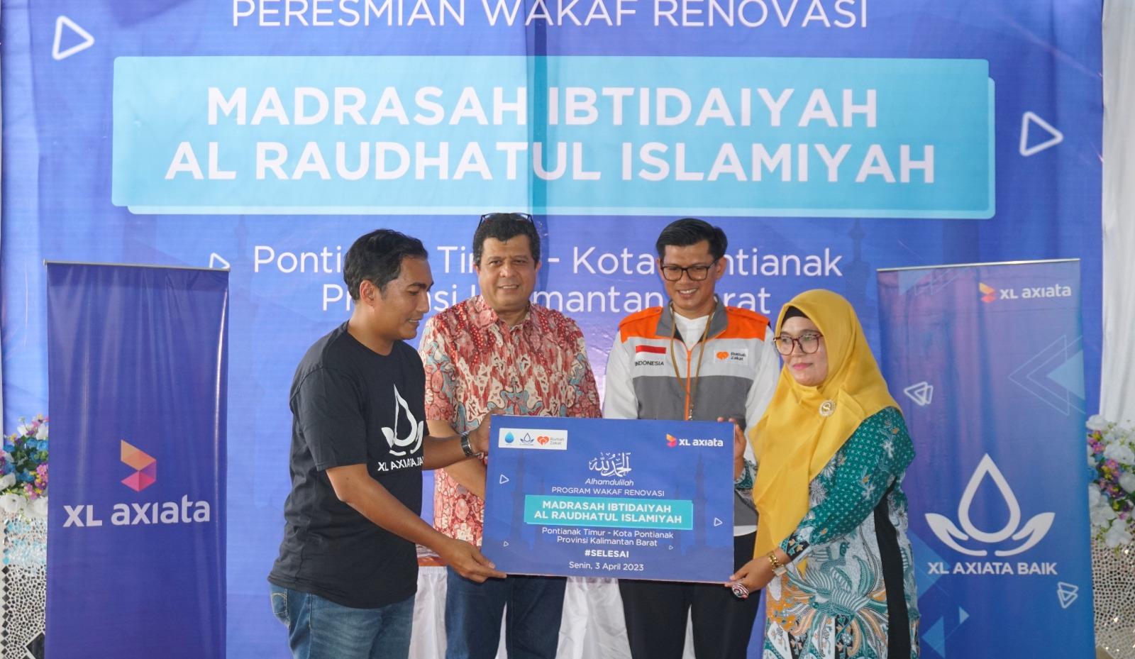 Berbagi Ramadan, Rumah Zakat dan XL Axiata Renovasi MI Tertua di Pontianak