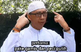 Abu Janda Bagikan Tutorial Cepat Kaya Raya: Pakai Gamis, Peci Putih dan Bikin Lembaga Donasi