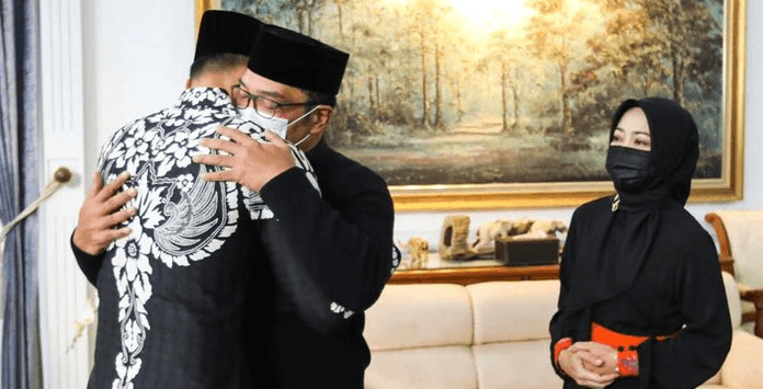 AHY Peluk dan Bisikkan Ridwan Kamil, Ini yang Disampaikannya