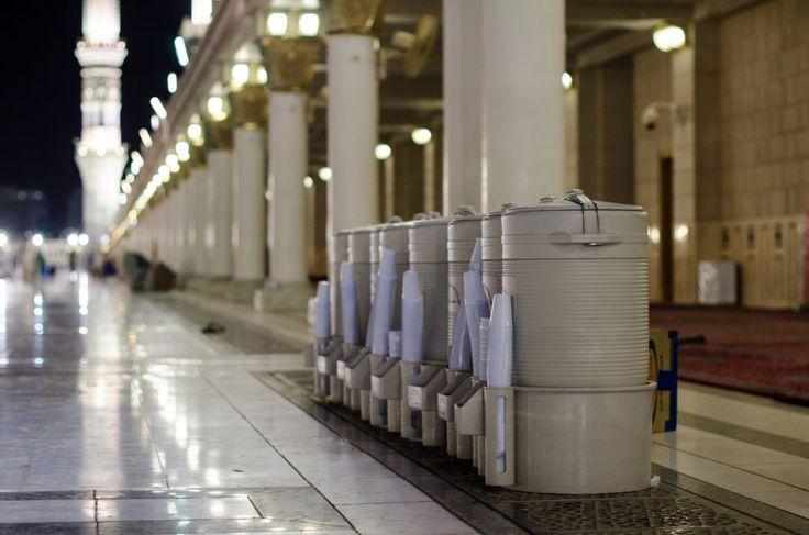 Viral! Jemaah Haji Mencuci Baju Pakai Air Zamzam Dekat Masjidil Haram