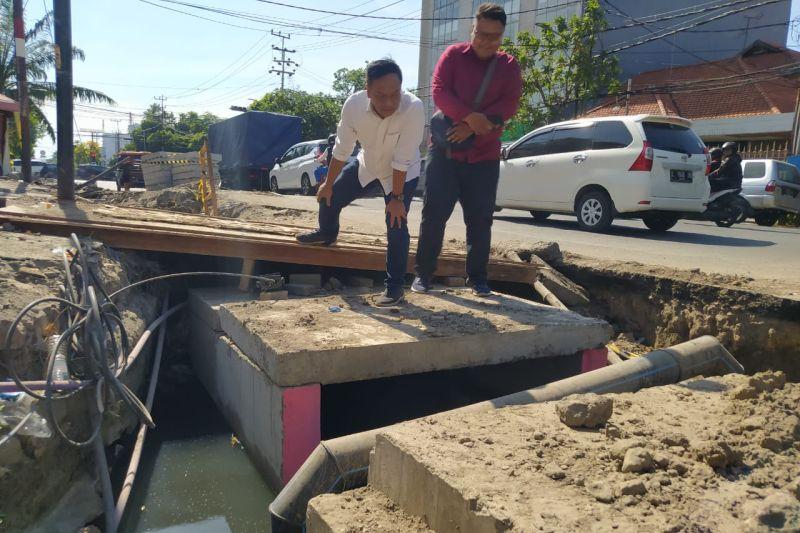 Jaringan Pipa PDAM Surabaya Rusak Gegara Proyek Gorong-gorong