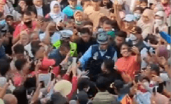 Pendukung Tumpah Ruah di Balai Kota, Teriakkan 'Anies Presiden'