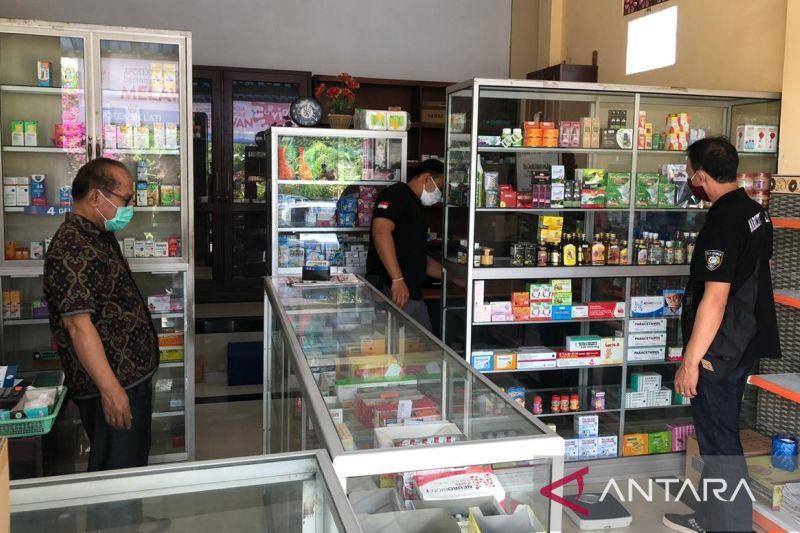 Terkait Sirop Berbahaya, Aparat Polres Bangli Cek Apotek dan Minimarket