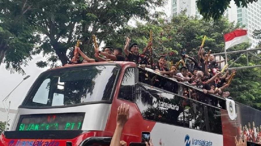 Erick Thohir dan Dito Ariotedjo Masuk Rombongan Arak-arakan Timnas U-22 Indonesia