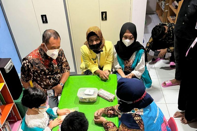 Wawali Surabaya Minta Distribusi Obat Gangguan Ginjal Akut Dipercepat