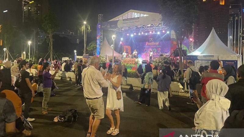 Asyiknya Menikmati Alunan Musik di Panggung Artha Graha SCBD Sambut Tahun Baru 2023