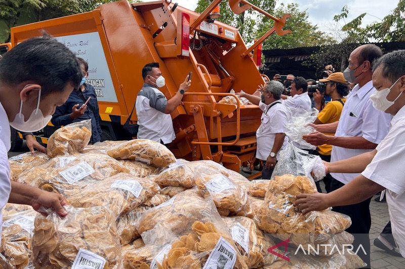 Ratusan Kilogram Kerupuk Mengandung Boraks di Yogyakarta Dimusnahkan