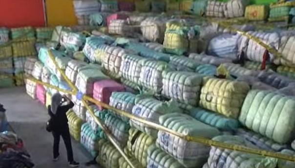 Pengamat Ekonomi Usul Barang Bukti Pakaian Bekas Disalurkan ke Korban Bencana Alam