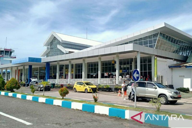 Bercanda soal Bom di Dalam Tas, eks Bupati Busel Terpaksa Diturunkan dari Pesawat