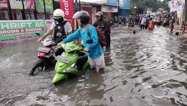 Pagi Ini 27 RT di Jakarta Masih Kebanjiran, Ratusan Warga Bertahan di Pengungsian