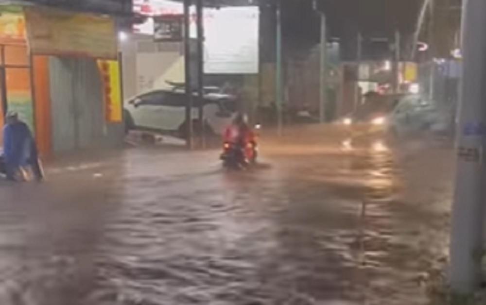 Kondisi Terkini Hujan Deras di DKI Jakarta, Wilayah Jelambar Banjir!