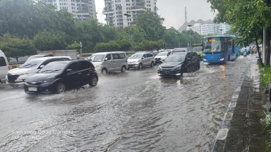 5 RT di Jakbar Terendam Banjir, Ketinggian Hampir Satu Meter