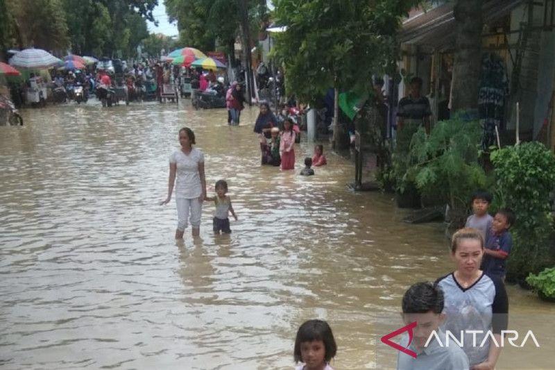 Satu Warga Tewas Tersengat Listrik saat Banjir di Sampang Jatim