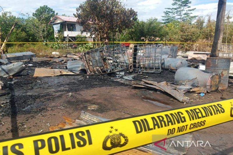 Bangunan di Palangka Raya yang Diduga Tempat Penimbunan BBM Hangus Terbakar