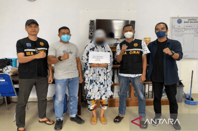 Bea Cukai dan BNN Sultra Tangkap Wanita Usai Terima Paket Ganja dari Bone