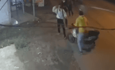Viral! Video Aksi Kawanan Begal Bersenjata Celurit di Cileungsi Bogor, Korban Tak Berdaya