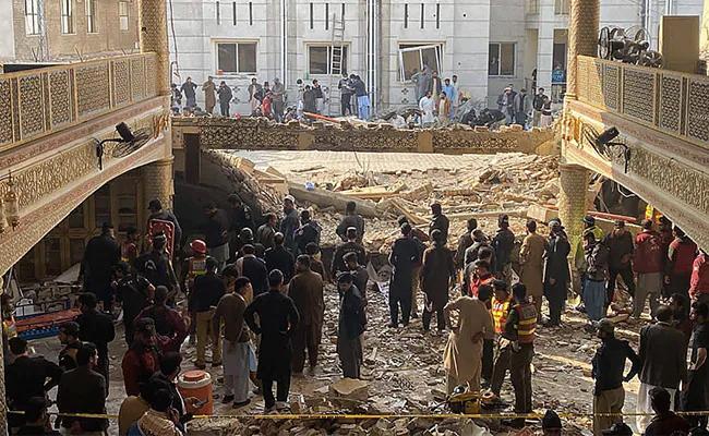Korban Bom Bunuh Diri Masjid Pakistan Bertambah jadi 59 Orang