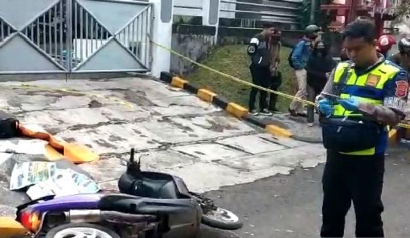 Polisi Olah TKP Terkait Pengendara Tewas Hantam Gerobak Gorengan