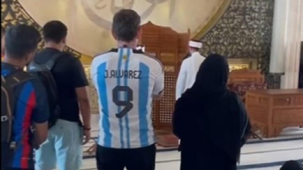 Serba-serbi Piala Dunia 2022: Banyak Bule Bercelana Pendek Masuk Masjid di Qatar