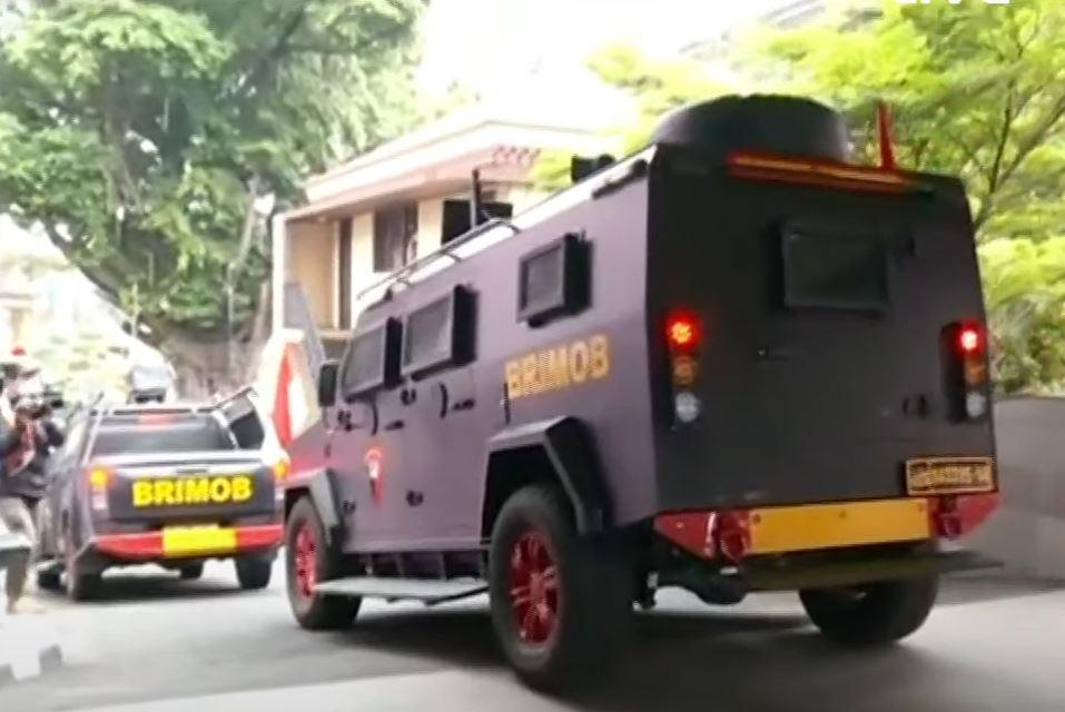 Bertambah! 5 Mobil Taktis Brimob Lengkap dengan Anggota Bersenjata Laras Panjang 'Nangkring' di Bareskrim Polri
